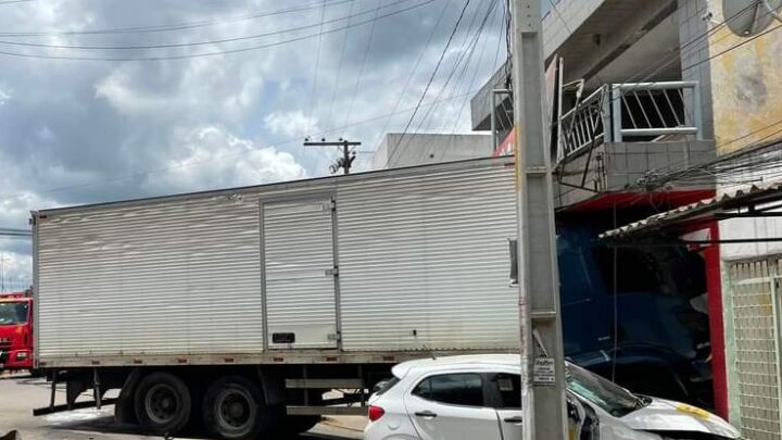 Tragédia: Caminhão desgovernado mata duas pessoas e deixa outra ferida