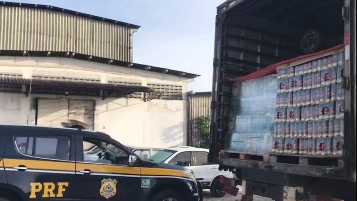 Carga de mais de R$100 mil em bebidas sem nota fiscal é retida em Caruaru Carga de mais de R$100 mil em bebidas sem nota fiscal é retida em Caruaru
