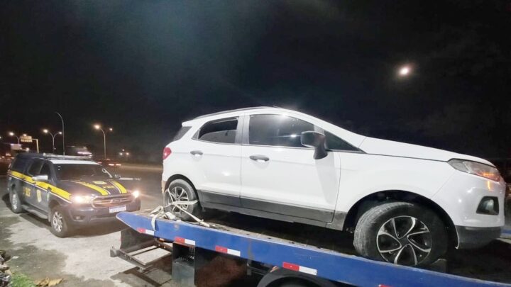 PRF recupera carros roubados que não tinham seguro, e detém suspeito de assalto