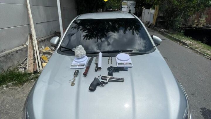PM prende suspeito e recupera carro que foi roubado, e estava dentro de condomínio