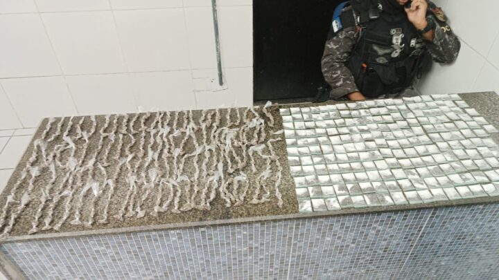 PM captura dupla traficando maconha e cocaína no desfile Galo da Madrugada