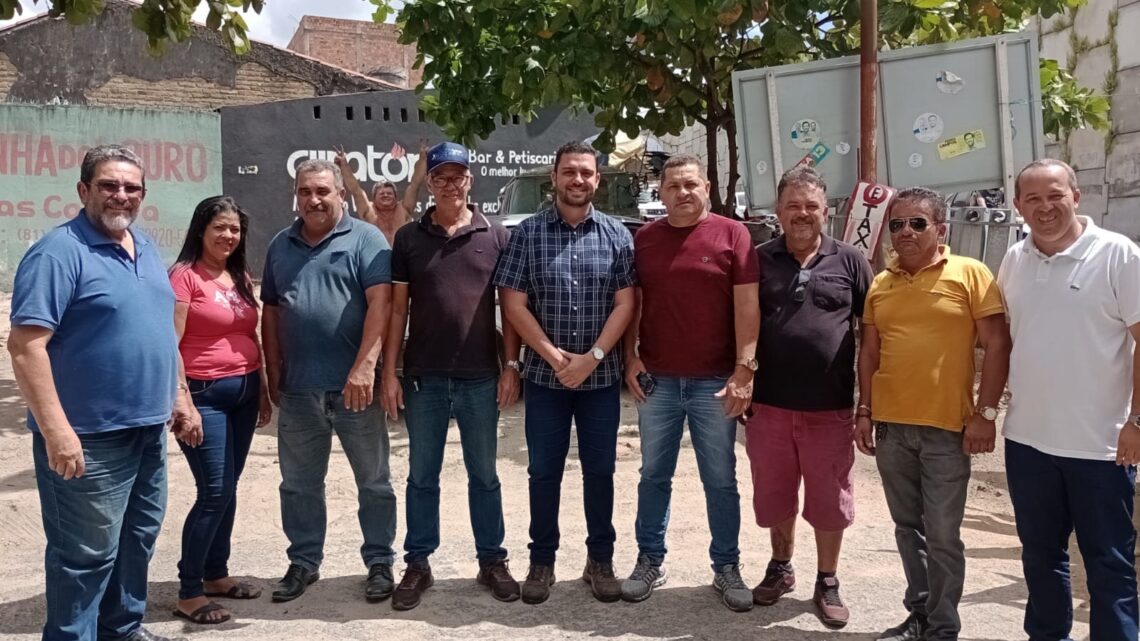 Vereador Carlinhos da Ceaca solicita construção de praça entre Caiucá e João Mota e requalificação na praça de táxi do Caiucá