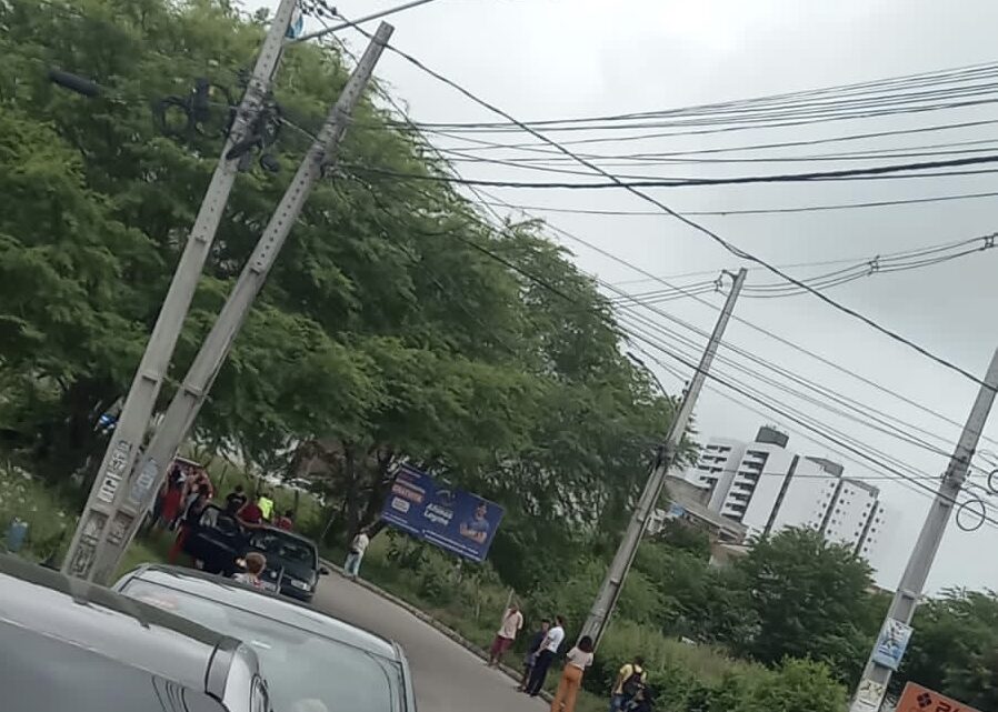 Mulher morre atropelada por carro em Caruaru Mulher morre atropelada por carro em Caruaru