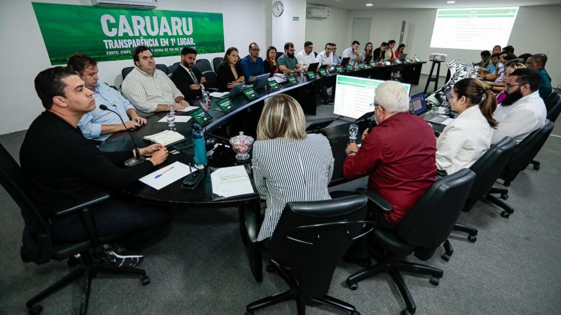 Prefeito Rodrigo Pinheiro reúne secretariado e faz balanço das ações após as chuvas em Caruaru