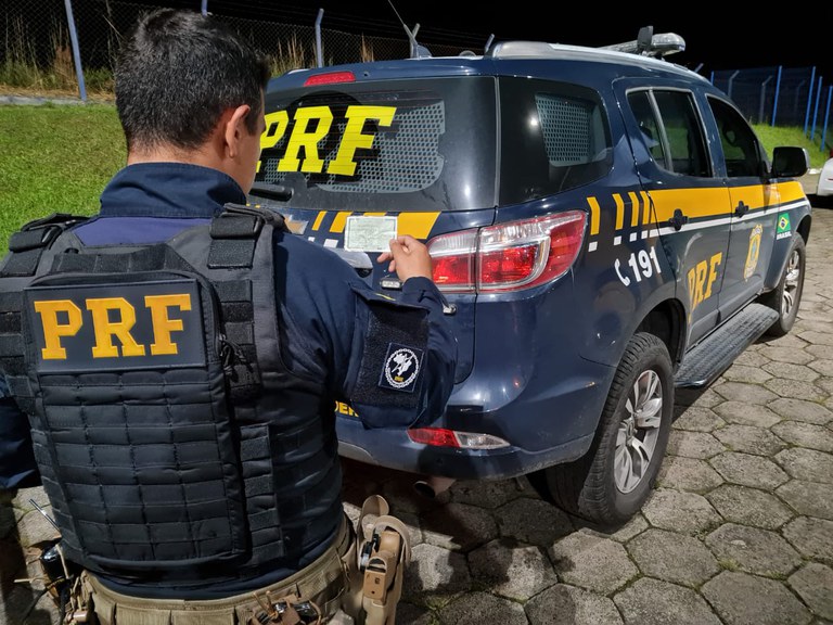 Após descumprir liberdade provisória, homem é detido com documento falso
