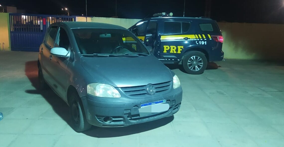 Carro roubado há 16 anos no Recife é recuperado pela PRF no Sertão