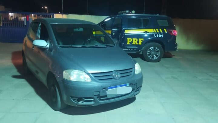 Carro roubado há 16 anos no Recife é recuperado pela PRF no Sertão