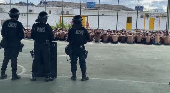 Cinco presos feridos a bala durante confusão dentro do Complexo Prisional do Curado