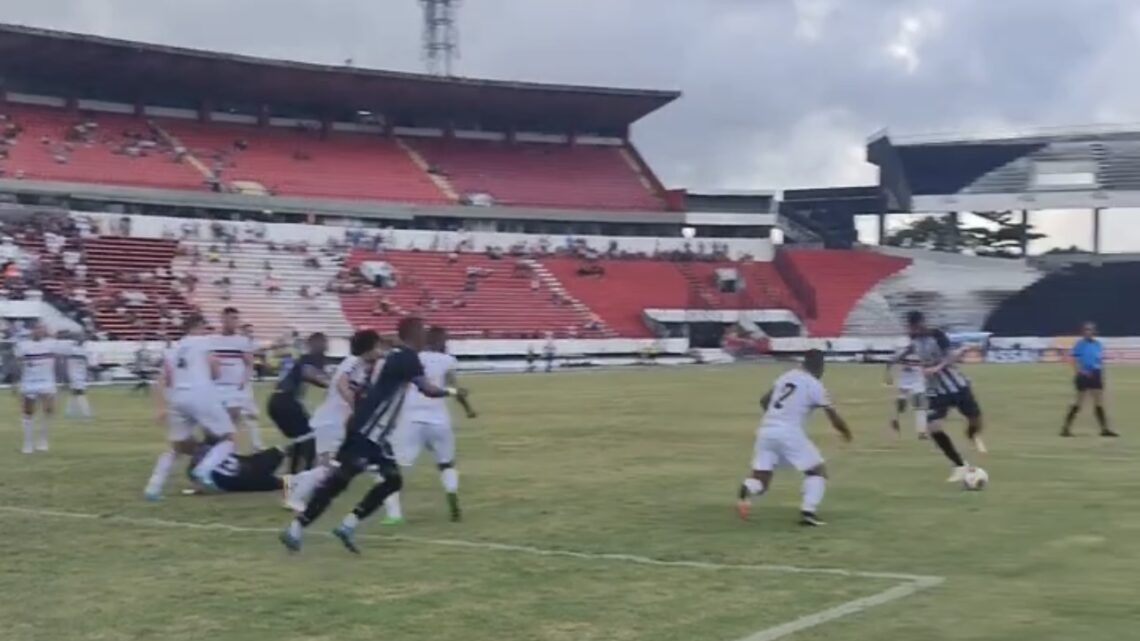 Central é derrotado pelo Santa Cruz com falhas do goleiro e perde vaga da Série D 2024 Central é derrotado pelo Santa Cruz com falhas do goleiro e perde vaga da Série D 2024