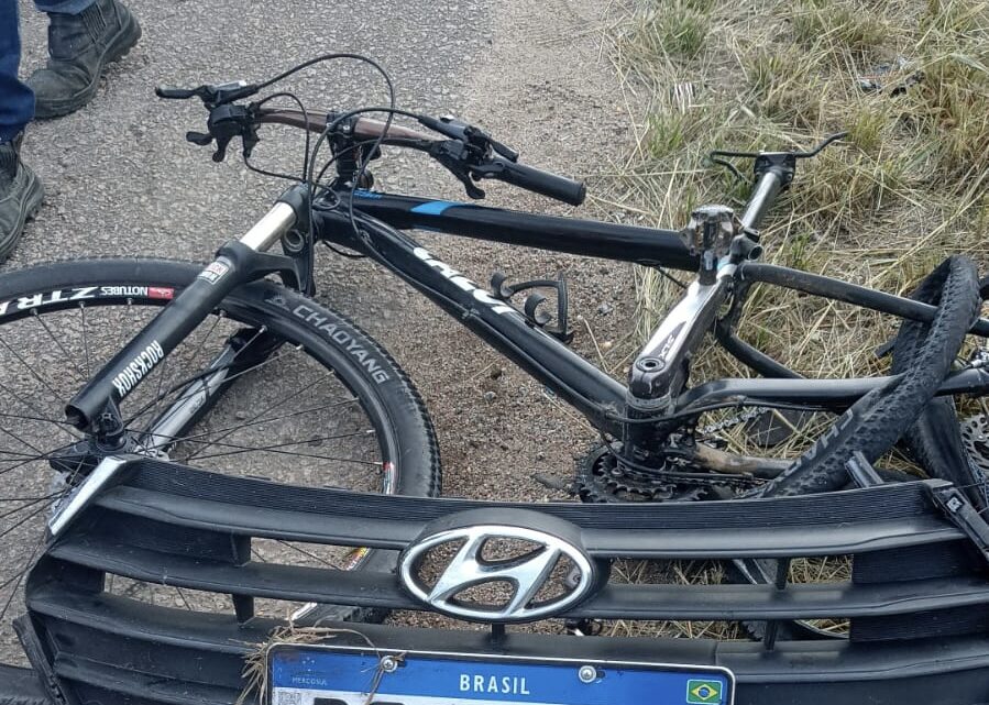 Dois ciclistas morrem atropelados na BR 232