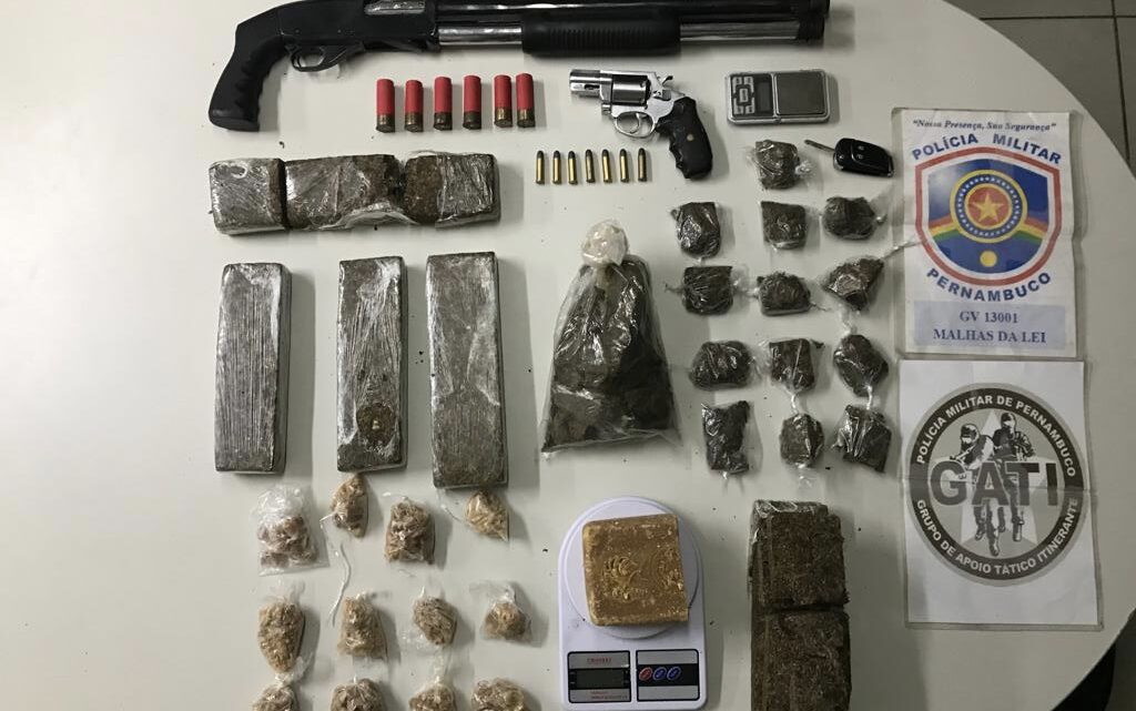 Homem é preso por tráfico, posse ilegal de arma de fogo e receptação Homem é preso por tráfico, posse ilegal de arma de fogo e receptação