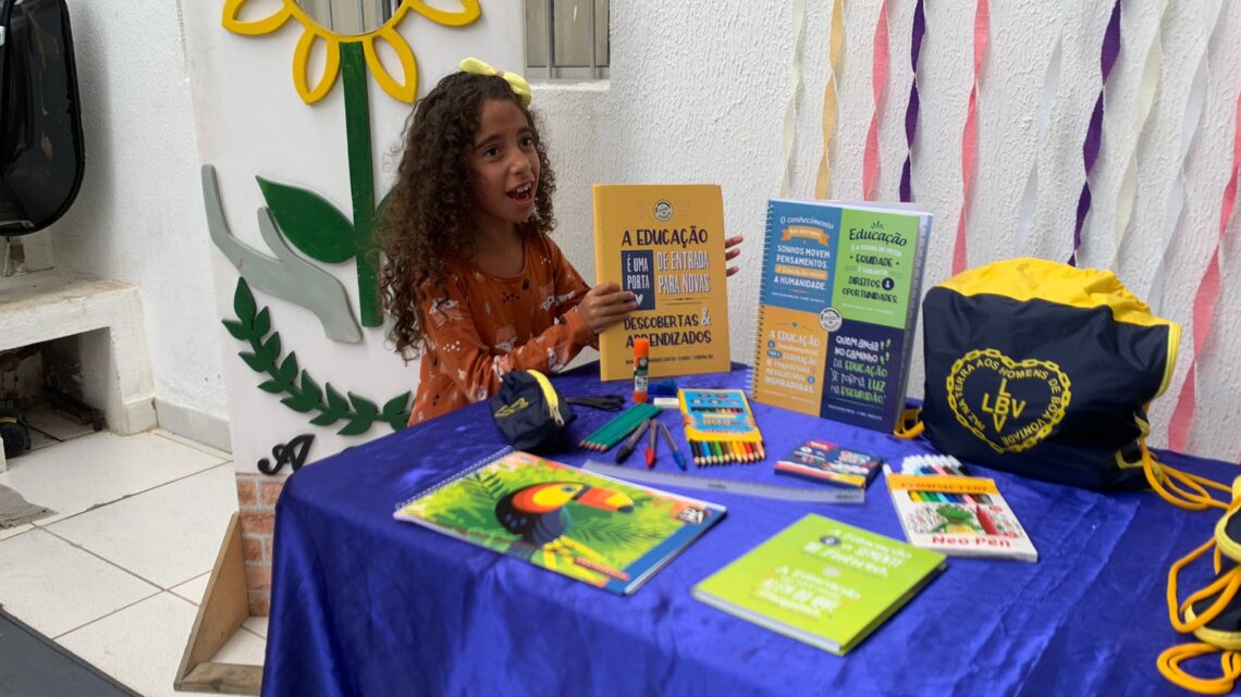 Crianças da Apae Caruaru recebem material pedagógico da LBV Crianças da Apae Caruaru recebem material pedagógico da LBV