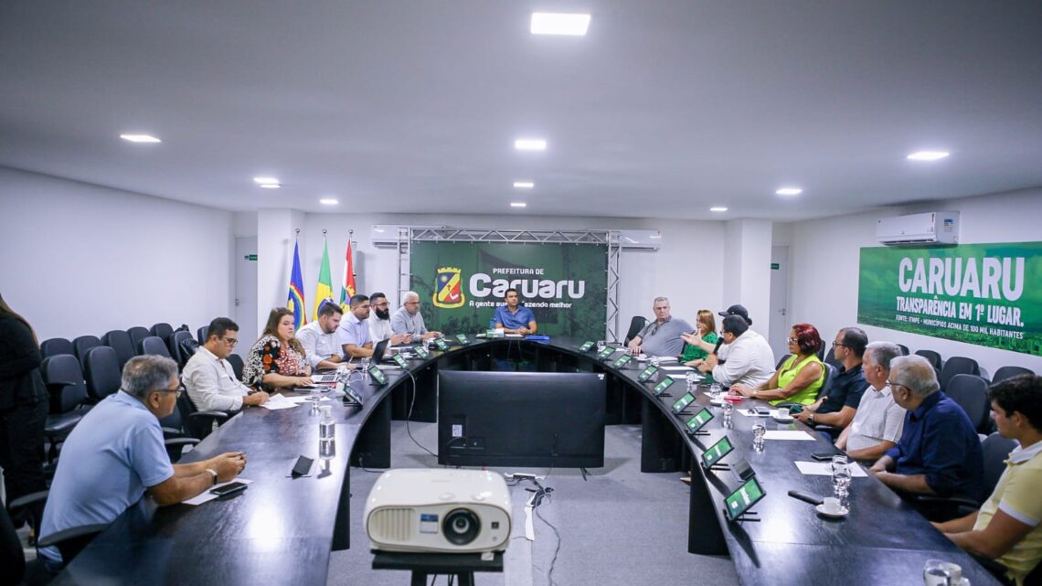 Prefeito Rodrigo Pinheiro debate infraestrutura e mobilidade com representantes da Feira da Sulanca