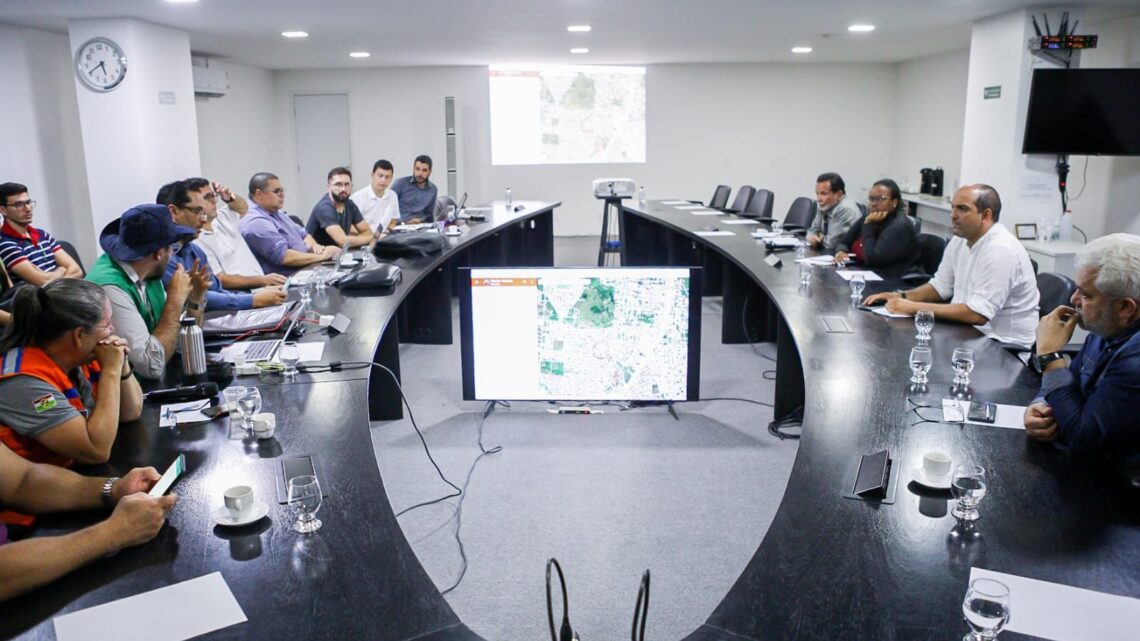 Comitê de Crise de Caruaru discute auxílio aluguel, vistoria de imóveis, limpeza nos bairros e nos canais atingidos pelas chuvas