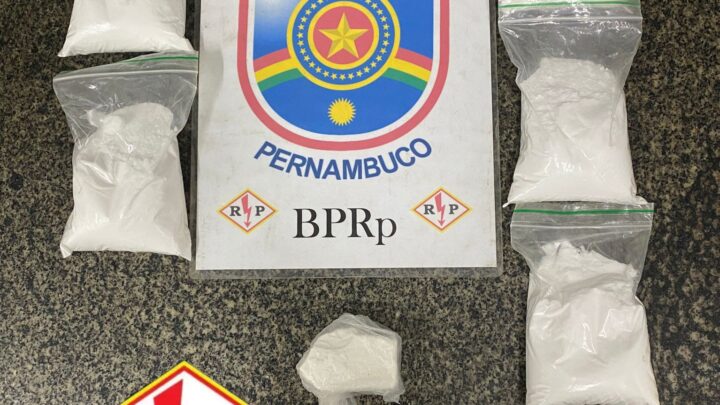 PM prende dois homens por tráfico de drogas e apreende cocaína