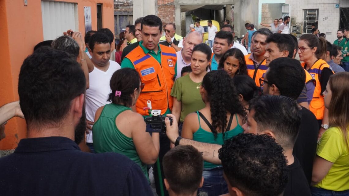 Raquel Lyra e Rodrigo Pinheiro acompanham de perto os danos caudados pela chuva em Caruaru Raquel Lyra e Rodrigo Pinheiro acompanham de perto os danos caudados pela chuva em Caruaru