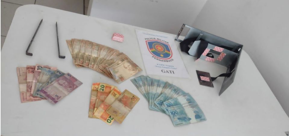 PM aborta furto na Caixa Econômica Federal PM aborta furto na Caixa Econômica Federal