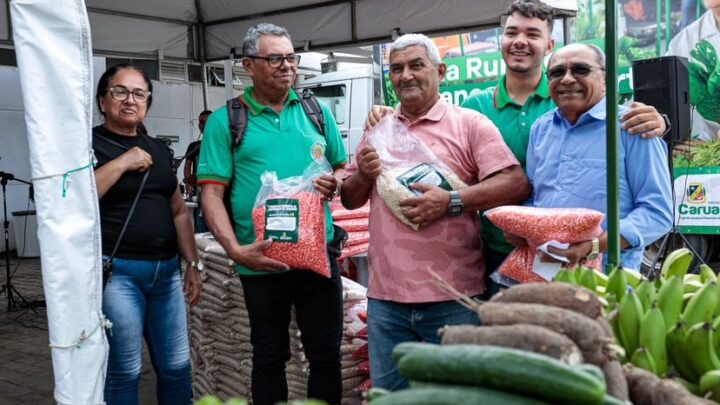Agricultores de Caruaru recebem mais de 10 toneladas de milho e feijão