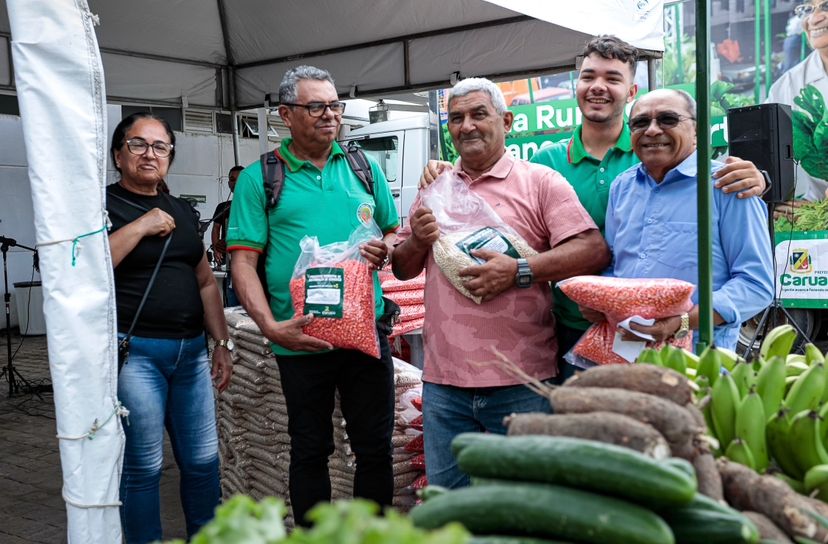 Agricultores de Caruaru recebem mais de 10 toneladas de milho e feijão