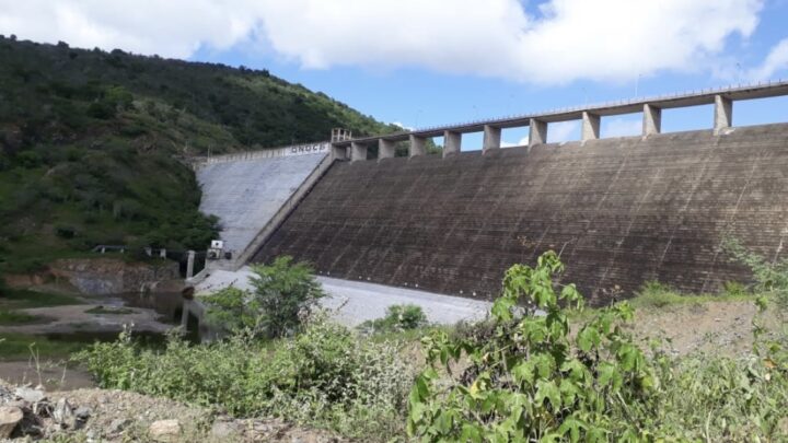 Compesa suspende abastecimento de água de Jucazinho, após vazamento