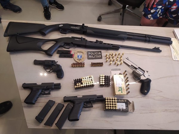 Empresário de Caruaru tem seis armas apreendidas após ameaçar a ex-companheira de morte Empresário de Caruaru tem seis armas apreendidas após ameaçar a ex-companheira de morte
