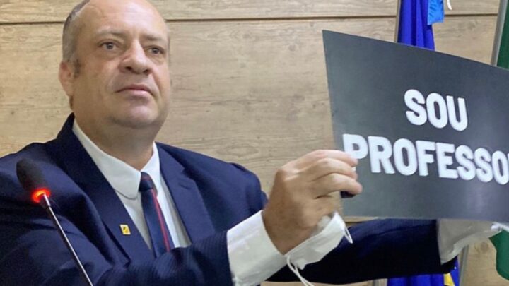 Jorge Quintino solicita criação da carteira de identidade funcional para os professores de escolas públicas e privadas de Caruaru