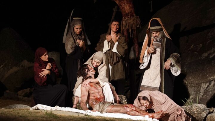 Cerca de 10 mil pessoas assistem a estreia da Paixão de Cristo de Nova Jerusalém