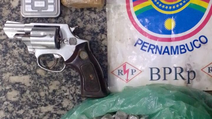 PM desmonta operação de tráfico e prende dois homens