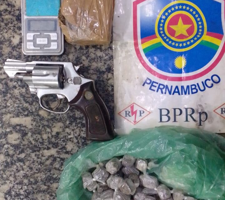 PM desmonta operação de tráfico e prende dois homens