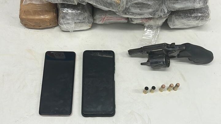 Trio preso com 10kg de maconha, e outros seis são presos por tráfico de drogas