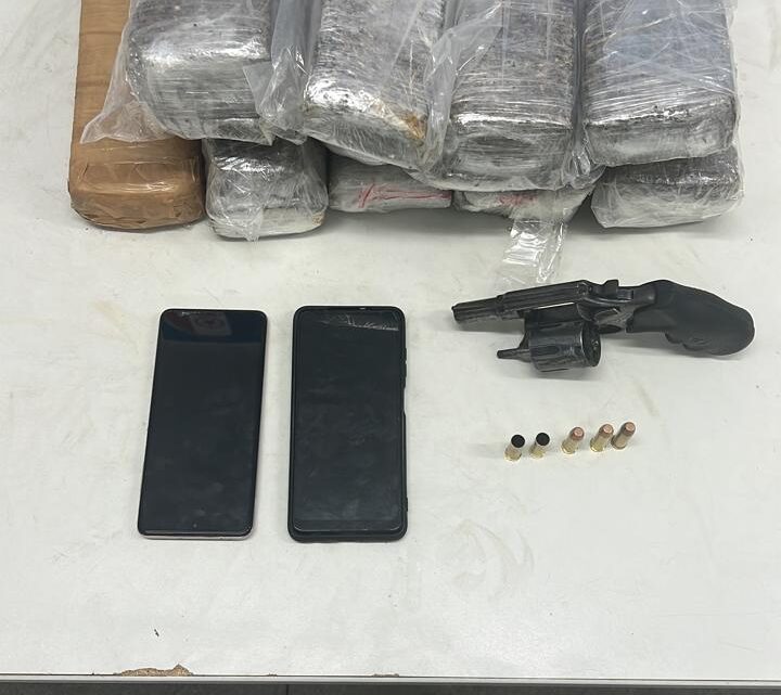 Trio preso com 10kg de maconha, e outros seis são presos por tráfico de drogas Trio preso com 10kg de maconha, e outros seis são presos por tráfico de drogas