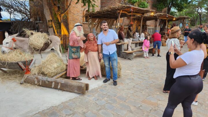 Vila da Galileia encanta público que vai à Paixão de Cristo de Nova Jerusalém