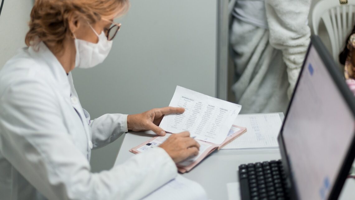Uso de máscaras continua obrigatório para pacientes, acompanhantes e trabalhadores da saúde em serviços Uso de máscaras continua obrigatório para pacientes, acompanhantes e trabalhadores da saúde em serviços