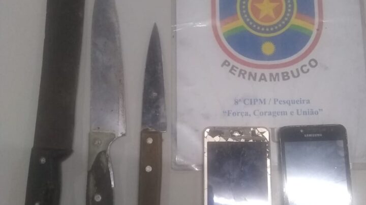 Mulher é presa após esfaquear uma amiga durante bebedeira