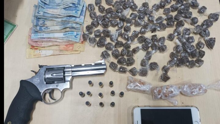 Dupla é presa por tráfico de drogas e porte ilegal de arma de fogo