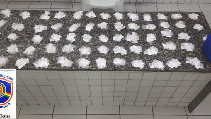 PM apreende mais de 600 ziploks de cocaína