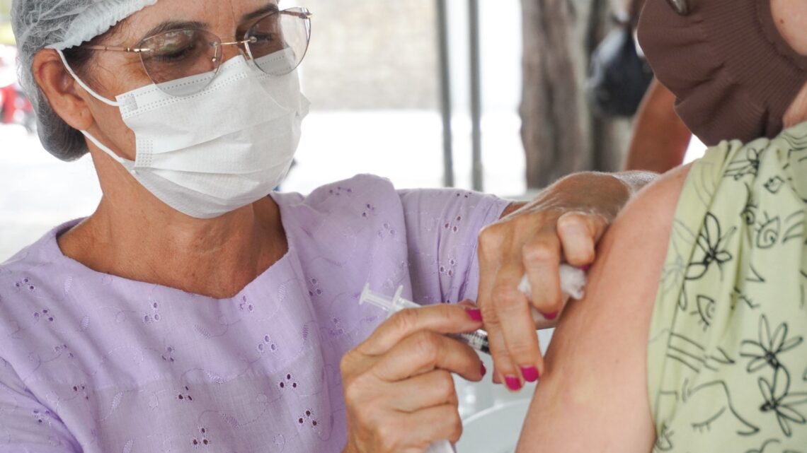 Caruaru amplia vacinação da bivalente contra a Covid-19 para pessoas a partir de 30 anos Caruaru amplia vacinação da bivalente contra a Covid-19 para pessoas a partir de 30 anos