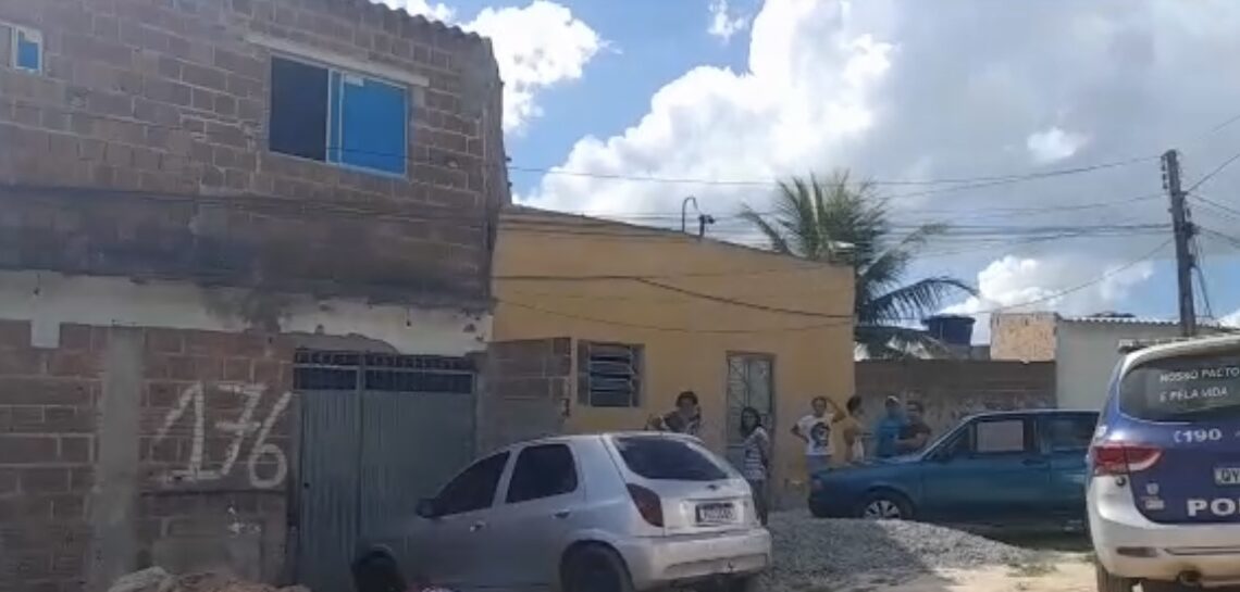 Homem que estava com a esposa é assassinado a tiros ao lado do próprio carro em Caruaru