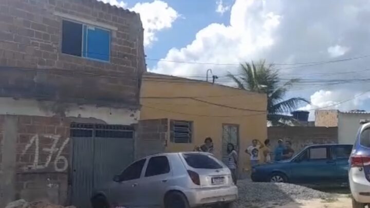 Homem que estava com a esposa é assassinado a tiros ao lado do próprio carro em Caruaru