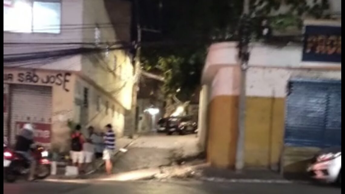 Acusado de matar desafeto morre no HRA, após troca de tiros com a PM; Mulher é baleada em Caruaru Acusado de matar desafeto morre no HRA, após troca de tiros com a PM; Mulher é baleada em Caruaru