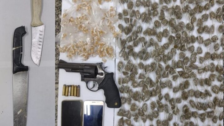 PM prende suspeito por tráfico próximo a escola