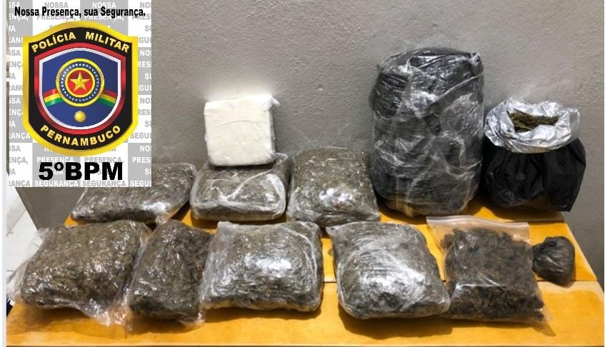 PM cumpre mandado de prisão, apreendendo cocaína e maconha