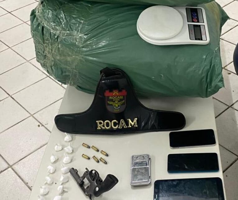 Mulher é presa com arma e quase 40kg de maconha Mulher é presa com arma e quase 40kg de maconha
