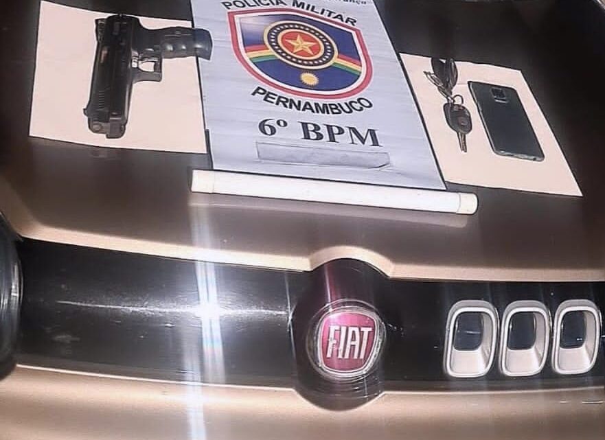 PM prende dois homens que estavam com simulacro e veículo roubado PM prende dois homens que estavam com simulacro e veículo roubado
