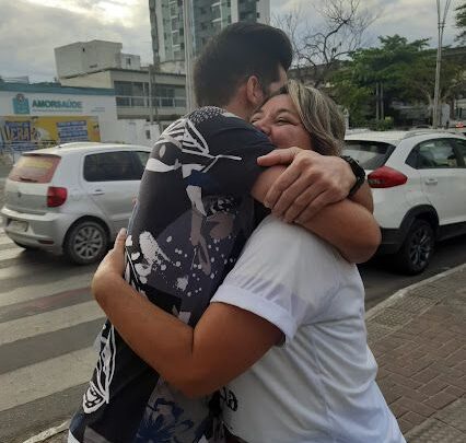 Domingo será dia de abraço grátis em Caruaru