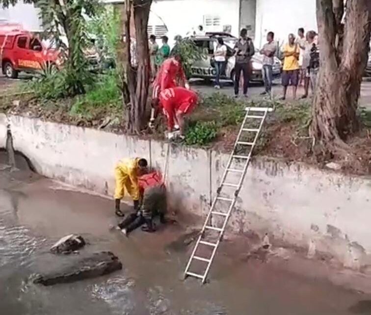 Homem é encontrado morto em canal, no bairro Salgado Homem é encontrado morto em canal, no bairro Salgado