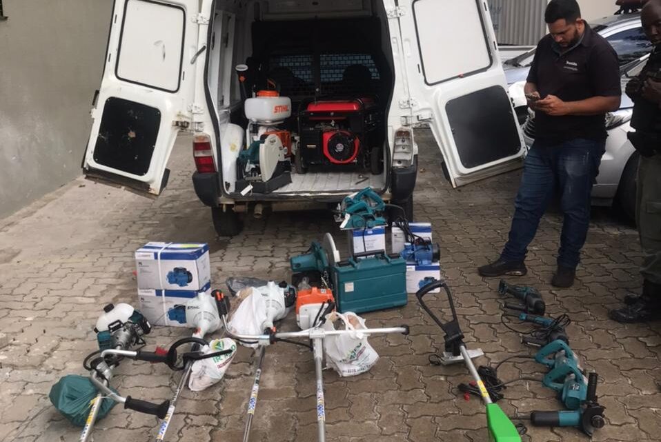 Homem é preso em flagrante após roubo a loja e equipamentos recuperados Homem é preso em flagrante após roubo a loja e equipamentos recuperados