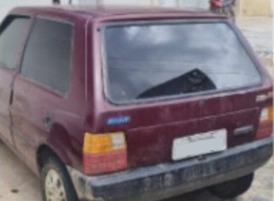 PM recupera carro roubado em Santa Cruz do Capibaribe
