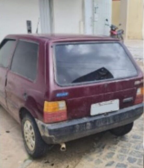 PM recupera carro roubado em Santa Cruz do Capibaribe PM recupera carro roubado em Santa Cruz do Capibaribe
