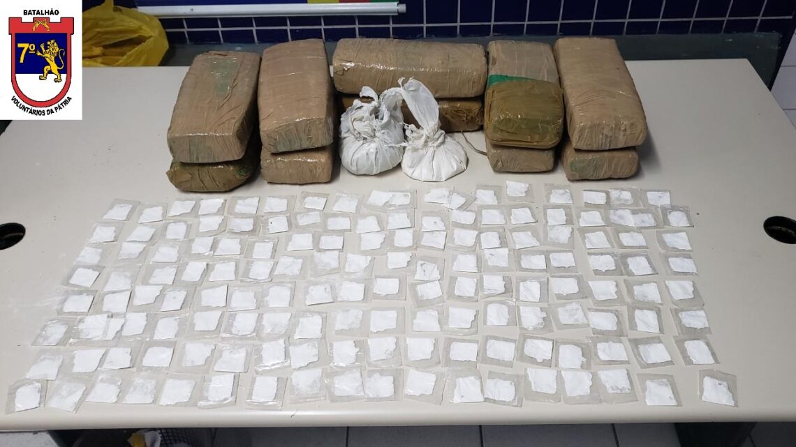 Adolescente é apreendida com mais de 10kg de maconha em ônibus Adolescente é apreendida com mais de 10kg de maconha em ônibus
